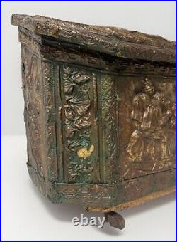 ANTIQUE 19c VINTAGE ENGLISH EMBOSSED BRASS REPOUSSE STORAGE Rolling Log Box Lrg