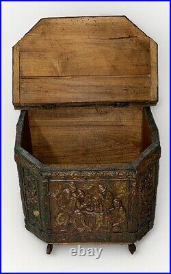 ANTIQUE 19c VINTAGE ENGLISH EMBOSSED BRASS REPOUSSE STORAGE Rolling Log Box Lrg