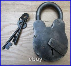 ANTIQUE IRON PADLOCK Vintage Rustic old fashion Pirate treasure English Chest ANTIQUE IRON PADLOCK Vintage Rustic old fashion Pirate treasure English Chest