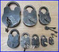 ANTIQUE IRON PADLOCK Vintage Rustic old fashion Pirate treasure English Chest