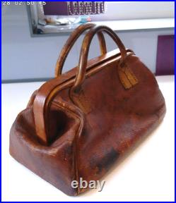 Antique Quality Brown English Leather Gladstone Bag By British Railway Western