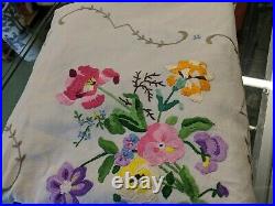 BEAUTIFUL HUGE VINTAGE LINEN HAND EMBROIDERED TABLE COUNTRY FLORALS 207x130cm