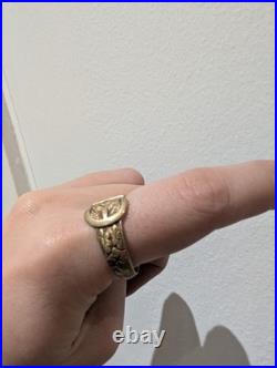 Beautiful vintage english hallmark 375 9ct gold embossed belt buckle ring Size V
