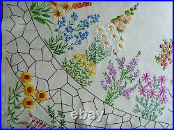 Exquisite Vintage Hand Embroidered Fairistytch Tabelcoth Garden Flowes 51