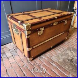 Handmade English Luxury Antique Leather Trunk Perfect Coffee Table