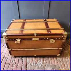 Handmade English Luxury Antique Leather Trunk Perfect Coffee Table