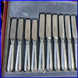 Roberts & Belk Old English Bright Cut 8 Settings Canteen Silver Plated Vintage