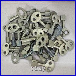 UNUSUAL Brass Keys x 34 Job Lot 750g weight VINTAGE KEYS ref. K925