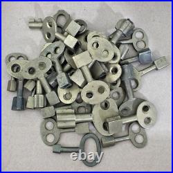 UNUSUAL Brass Keys x 34 Job Lot 750g weight VINTAGE KEYS ref. K925
