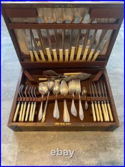 Vintage English Lever cutlery set, used but in good condition