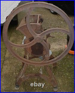 Vintage Old Antique Oil Cake Mill/Grinder Barn Find CM22 Reuben Hunt Mangal/Beet